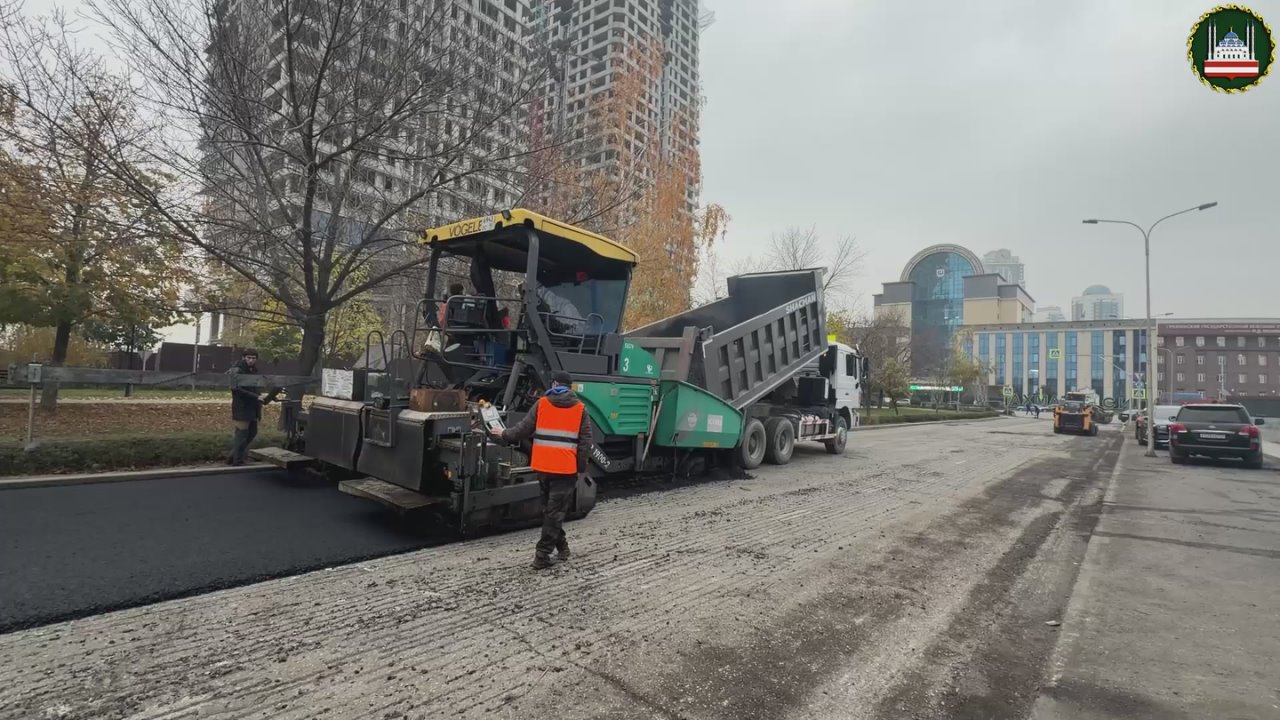 ХАС-МАГОМЕД КАДЫРОВ ПРОИНСПЕКТИРОВАЛ ХОД РЕКОНСТРУКЦИИ УЛИЦЫ ШЕЙХА АЛИ МИТАЕВА