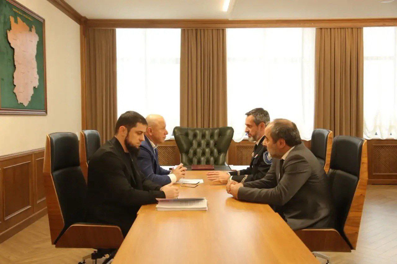 Стратегию развития политики России в отношении российского казачества обсудили власти Чечни с атаманом Кузнецовым Стратегию развития политики России в отношении российского казачества обсудили власти Чечни с атаманом Кузнецовым