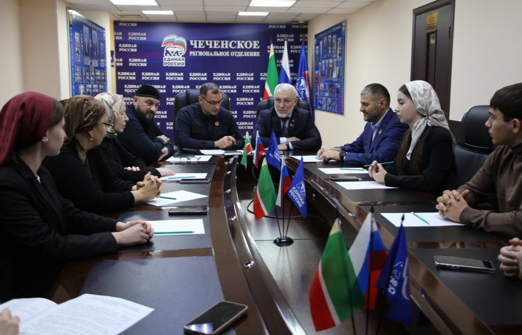 Депутат Парламента ЧР Валид Зайналабдиев встретился с победителями Всероссийского конкурса «Знать, чтобы помнить»