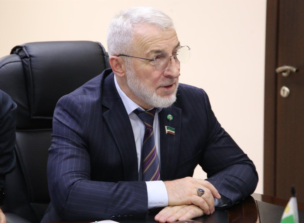 Депутат Парламента ЧР Валид Зайналабдиев встретился с победителями Всероссийского конкурса «Знать, чтобы помнить» Депутат Парламента ЧР Валид Зайналабдиев встретился с победителями Всероссийского конкурса «Знать, чтобы помнить»