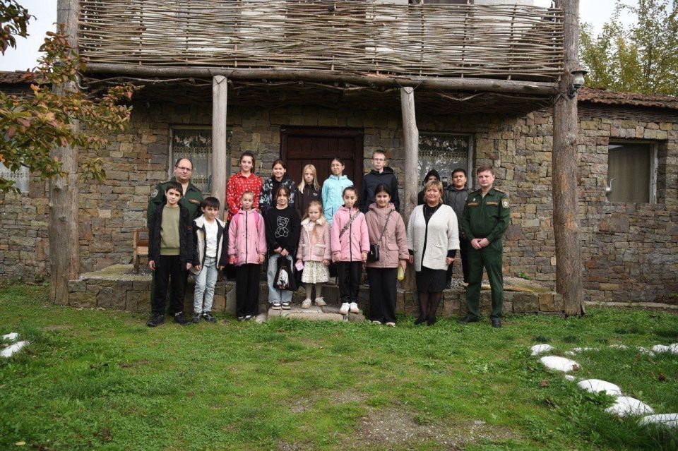 В Чеченской Республике военные следователи СК России организовали культурно-образовательное мероприятие для детей участников специальной военной операции
