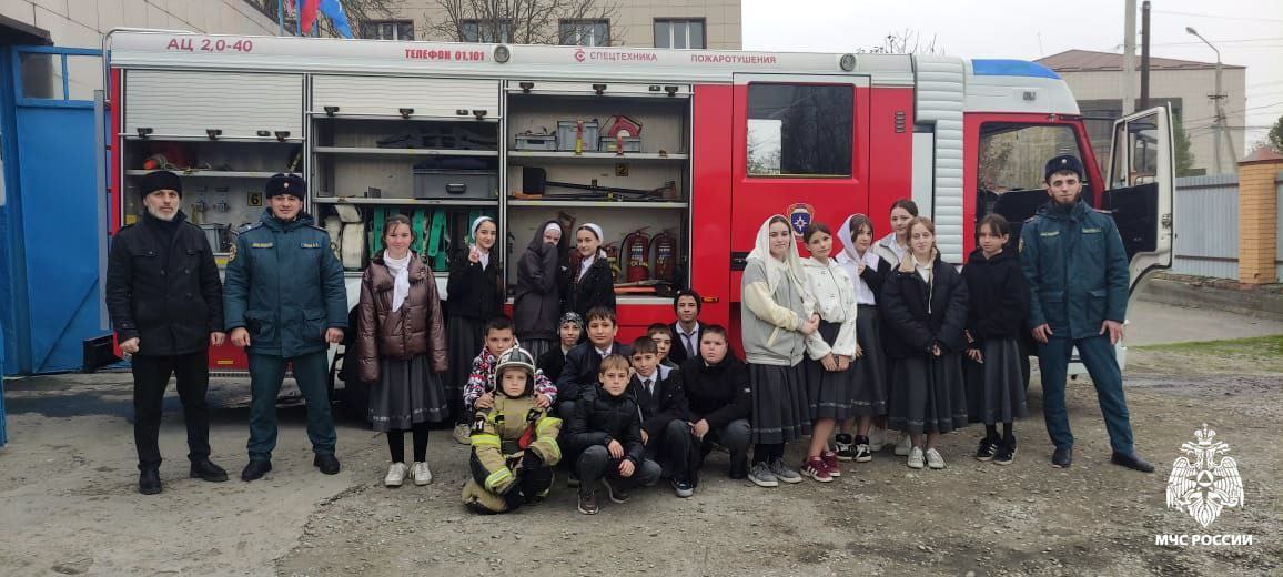 Школьники побывали на экскурсии в пожарно-спасательной части Школьники побывали на экскурсии в пожарно-спасательной части
