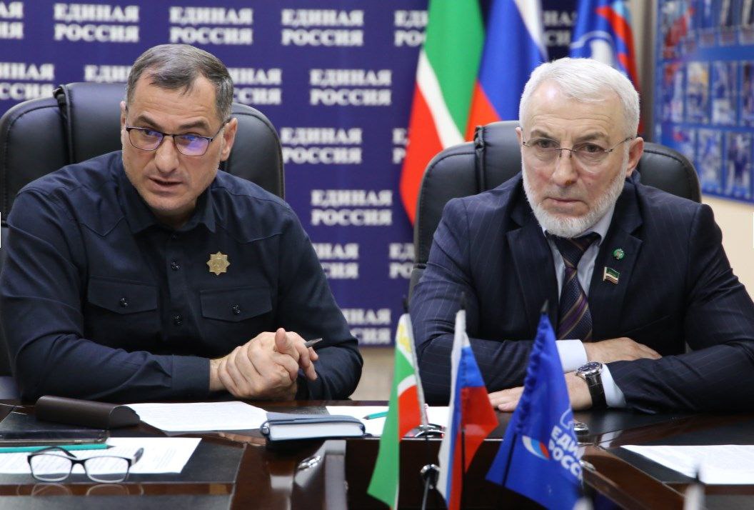 Депутат Парламента ЧР Валид Зайналабдиев встретился с победителями Всероссийского конкурса «Знать, чтобы помнить» Депутат Парламента ЧР Валид Зайналабдиев встретился с победителями Всероссийского конкурса «Знать, чтобы помнить»