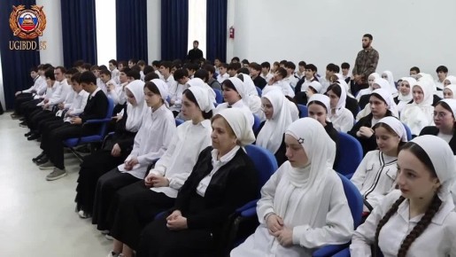 В общеобразовательных учреждениях №1 и №4 г. Гудермес прошли тренинги по безопасности дорожного движения с учащимися