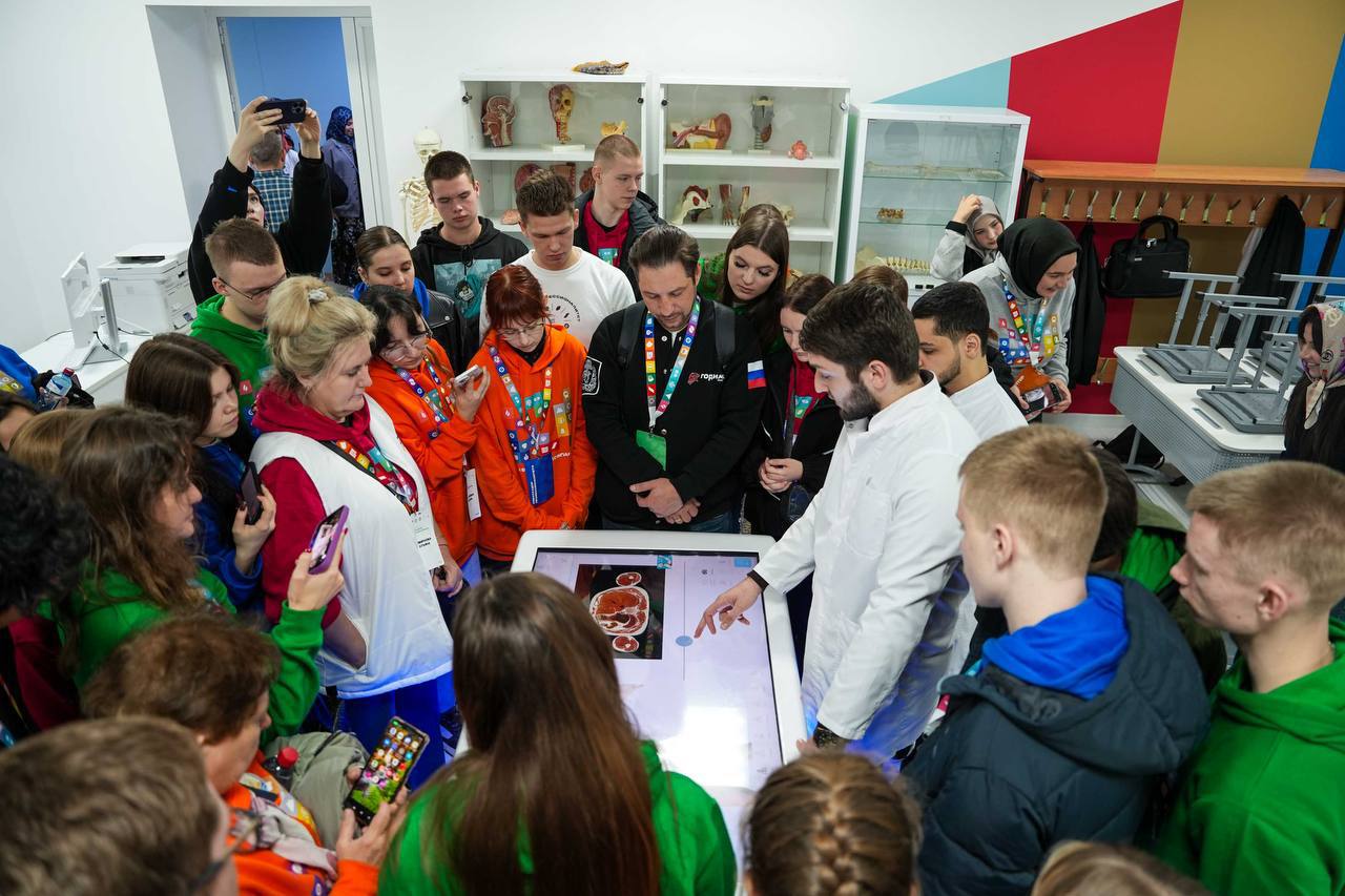 Участники IV Слета амбассадоров федерального проекта «Профессионалитет» совершили увлекательную экскурсию по трем образовательным кластерам Чеченской Республики, где им была предоставлена возможность ознакомиться с... Участники IV Слета амбассадоров федерального проекта «Профессионалитет» совершили увлекательную экскурсию по трем образовательным кластерам Чеченской Республики, где им была предоставлена возможность ознакомиться с...