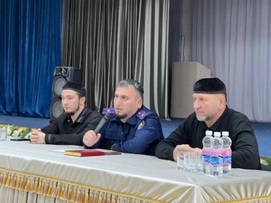 Заместитель руководителя Гудермесского межрайонного следственного отдела Израил Ибрагимов принял участие в общешкольном родительском собрании МБОУ «Ново-Энгеноевская средняя школа»