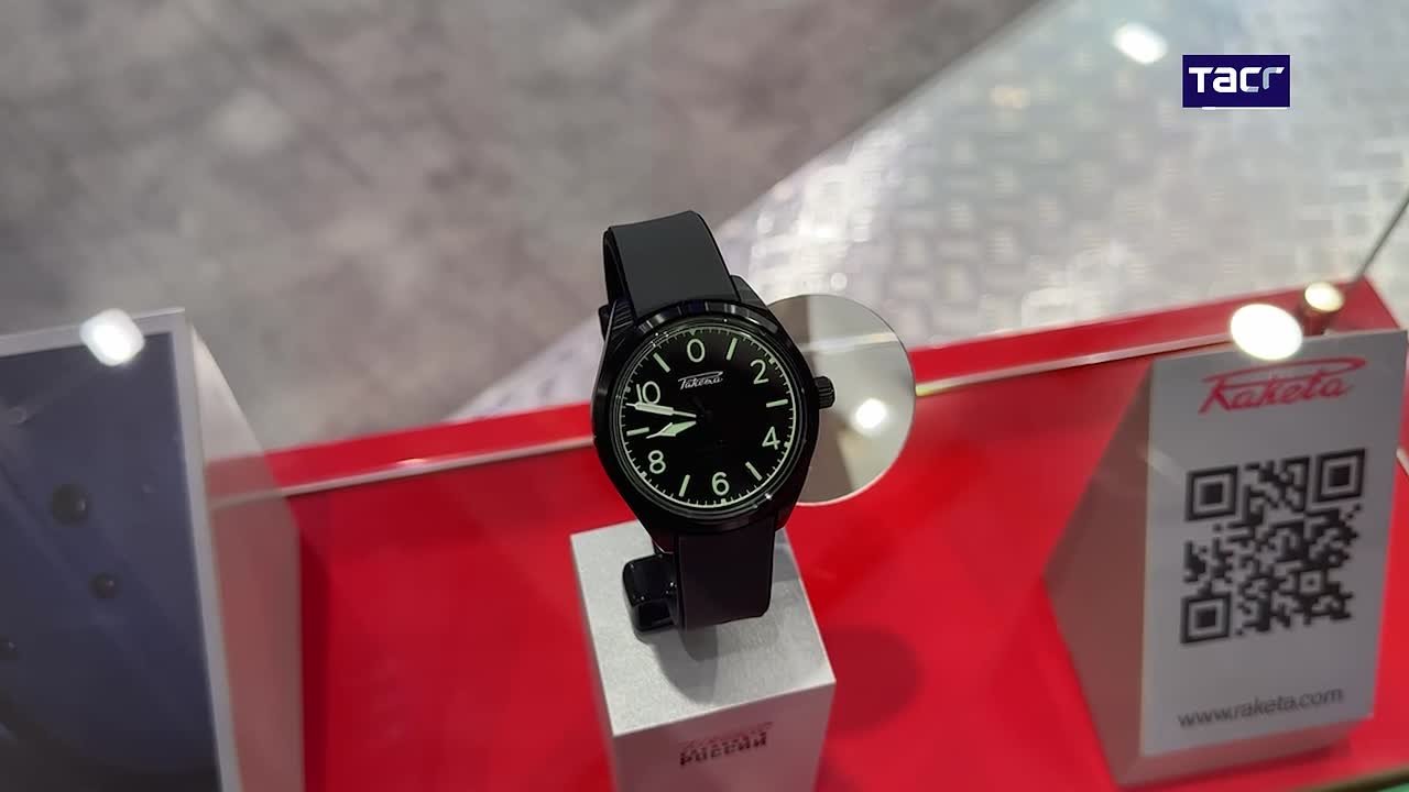 На Dubai Airshow представили часы Ракета "Су"