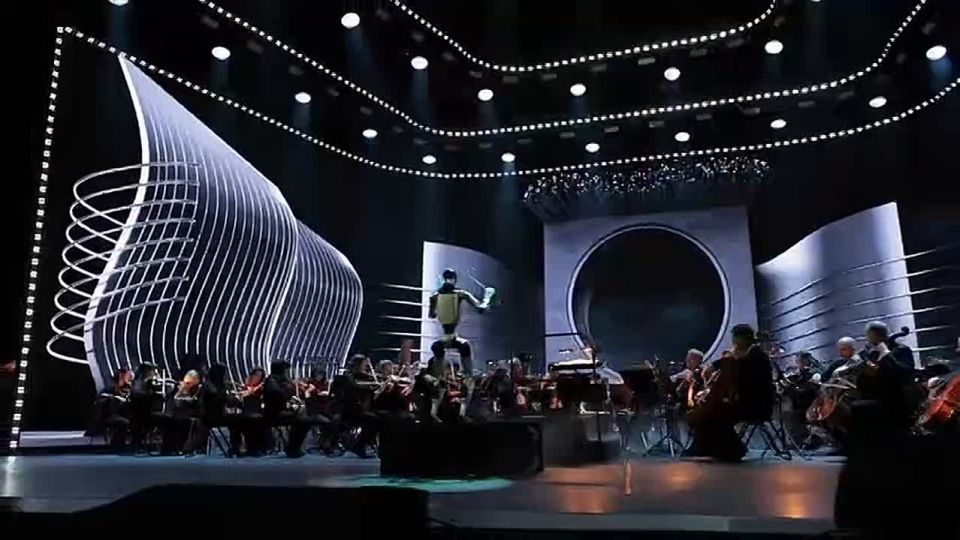 Робот впервые дирижировал на сцене Мариинского театра