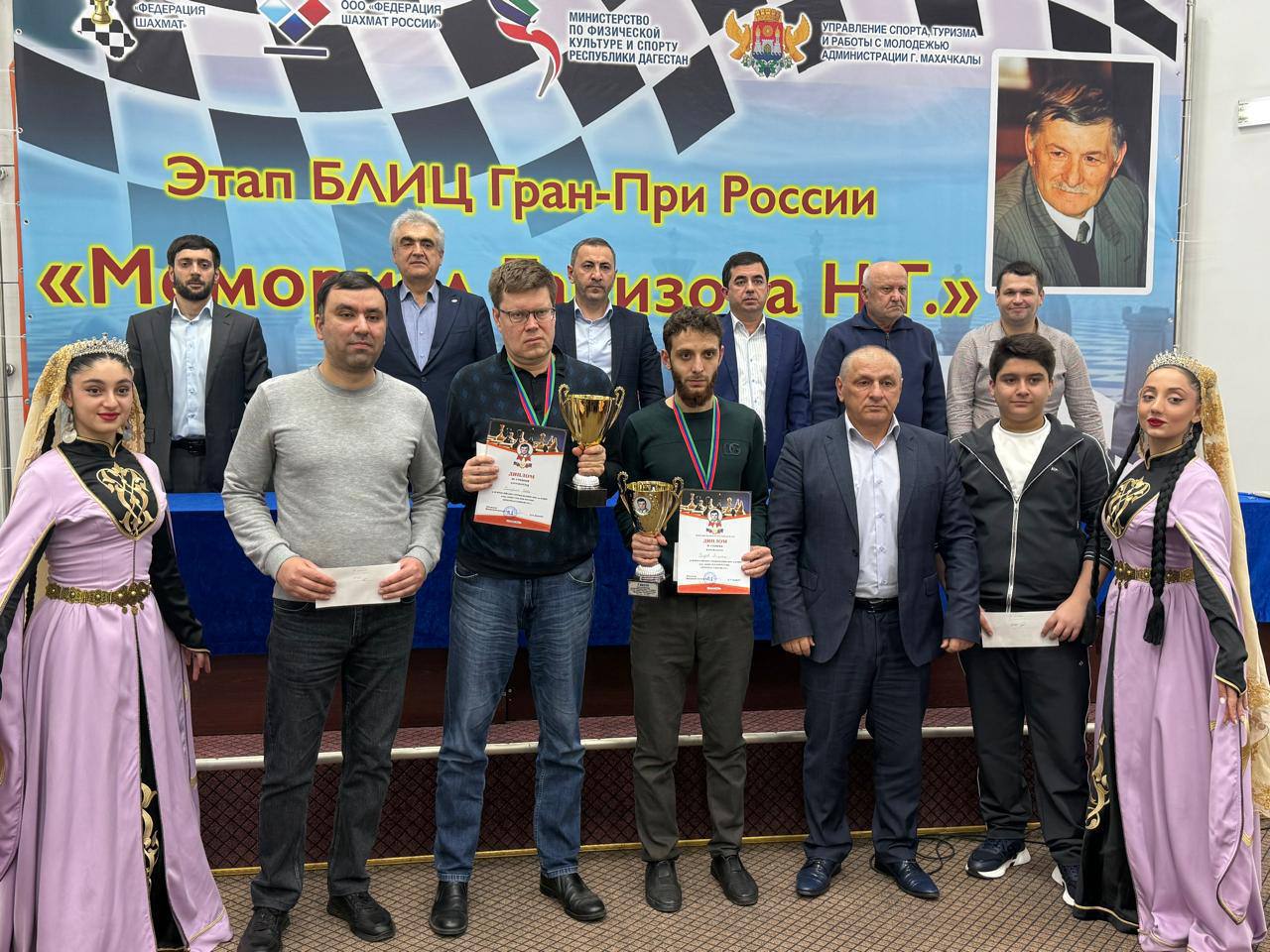 Чеченские шахматисты заняли призовые места на Всероссийских соревнованиях в Махачкале Чеченские шахматисты заняли призовые места на Всероссийских соревнованиях в Махачкале