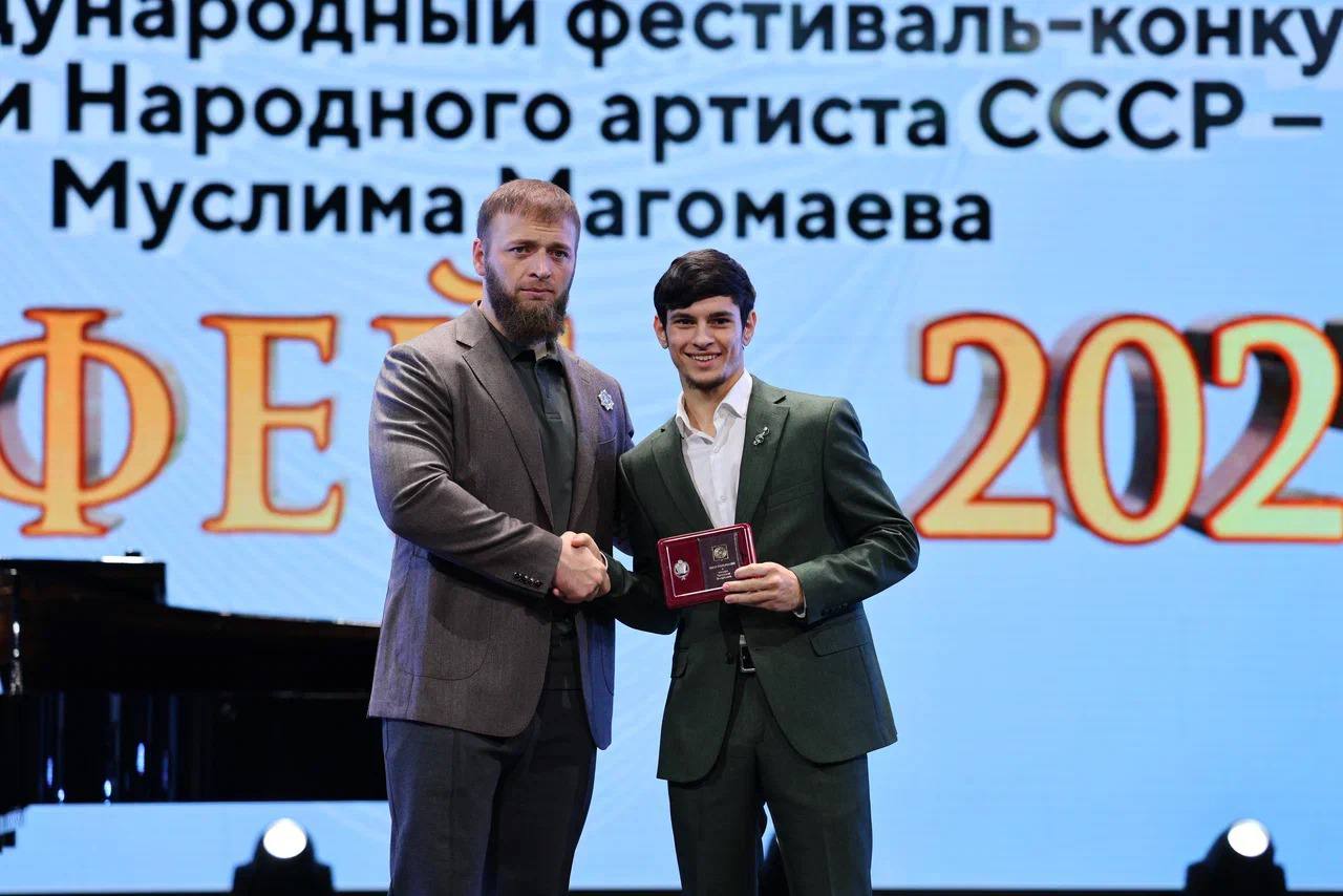 Накануне во Дворце торжеств им. Д. Омаева в Грозном состоялась грандиозная церемония закрытия VIII Международного фестиваля-конкурса «Орфей – 2025» памяти народного артиста СССР Муслима Магомаева и гала-концерт лауреатов Накануне во Дворце торжеств им. Д. Омаева в Грозном состоялась грандиозная церемония закрытия VIII Международного фестиваля-конкурса «Орфей – 2025» памяти народного артиста СССР Муслима Магомаева и гала-концерт лауреатов