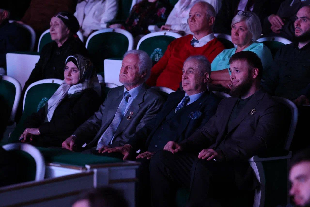 Накануне во Дворце торжеств им. Д. Омаева в Грозном состоялась грандиозная церемония закрытия VIII Международного фестиваля-конкурса «Орфей – 2025» памяти народного артиста СССР Муслима Магомаева и гала-концерт лауреатов Накануне во Дворце торжеств им. Д. Омаева в Грозном состоялась грандиозная церемония закрытия VIII Международного фестиваля-конкурса «Орфей – 2025» памяти народного артиста СССР Муслима Магомаева и гала-концерт лауреатов