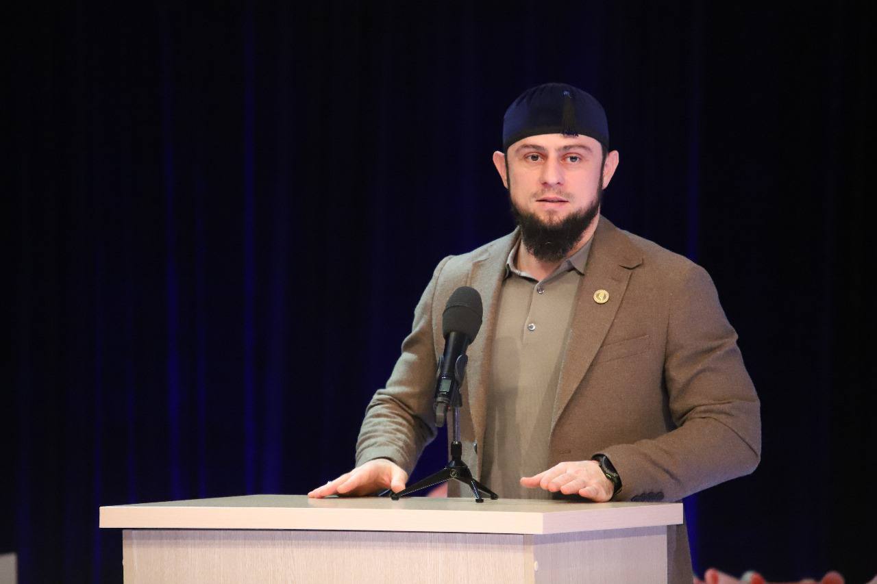 В Грозном состоялось торжественное мероприятие, посвящённое 35-летию со дня издания ГАУ «Республиканская религиозно-просветительская газета «Исламан з1аьнарш» (Зори Ислама)» В Грозном состоялось торжественное мероприятие, посвящённое 35-летию со дня издания ГАУ «Республиканская религиозно-просветительская газета «Исламан з1аьнарш» (Зори Ислама)»