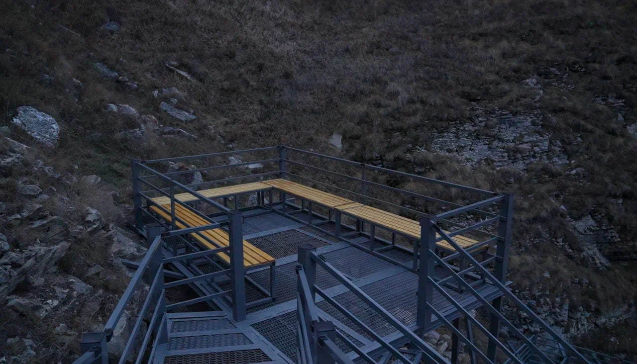 В селе Харкарой Веденского района состоялось открытие новой лестницы, ведущей к одной из значимых пещер района В селе Харкарой Веденского района состоялось открытие новой лестницы, ведущей к одной из значимых пещер района