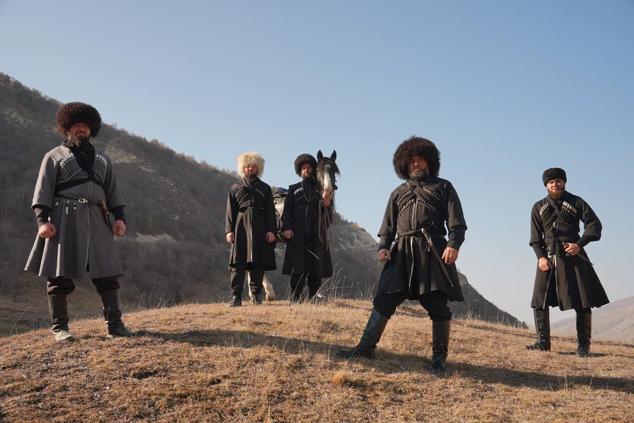 В селе Харкарой Веденского района состоялось открытие новой лестницы, ведущей к одной из значимых пещер района В селе Харкарой Веденского района состоялось открытие новой лестницы, ведущей к одной из значимых пещер района