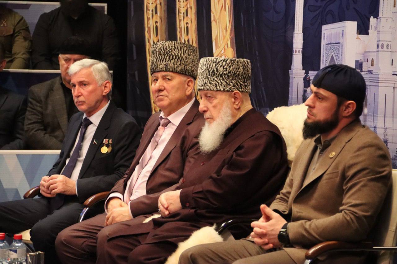 В Грозном состоялось торжественное мероприятие, посвящённое 35-летию со дня издания ГАУ «Республиканская религиозно-просветительская газета «Исламан з1аьнарш» (Зори Ислама)» В Грозном состоялось торжественное мероприятие, посвящённое 35-летию со дня издания ГАУ «Республиканская религиозно-просветительская газета «Исламан з1аьнарш» (Зори Ислама)»