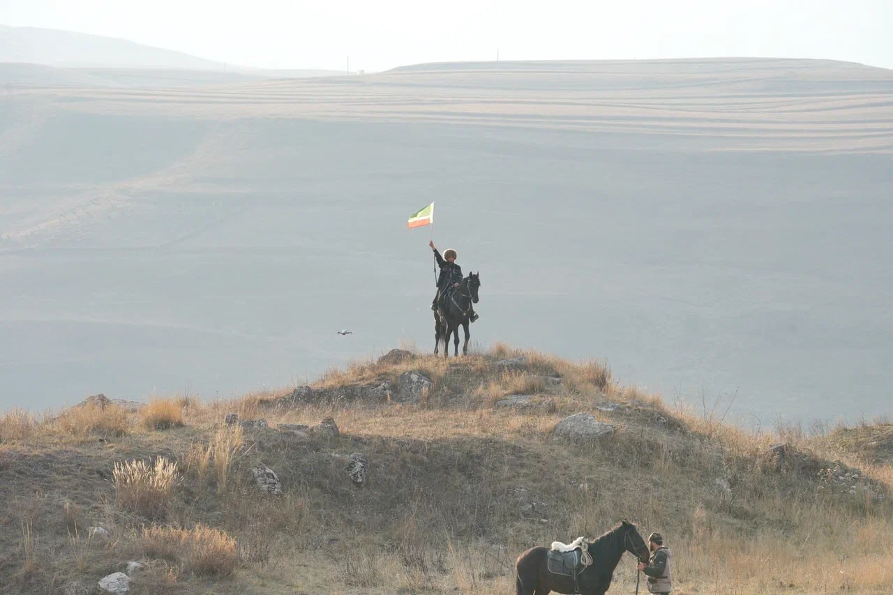 В селе Харкарой Веденского района состоялось открытие новой лестницы, ведущей к одной из значимых пещер района В селе Харкарой Веденского района состоялось открытие новой лестницы, ведущей к одной из значимых пещер района