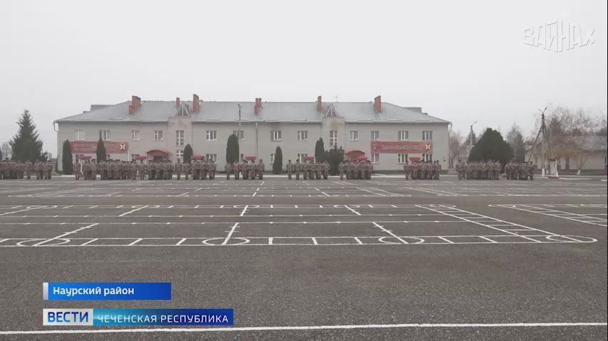 Торжественное построение личного состава Наурского артиллерийского полка прошло в честь Дня ракетных войск и артиллерии