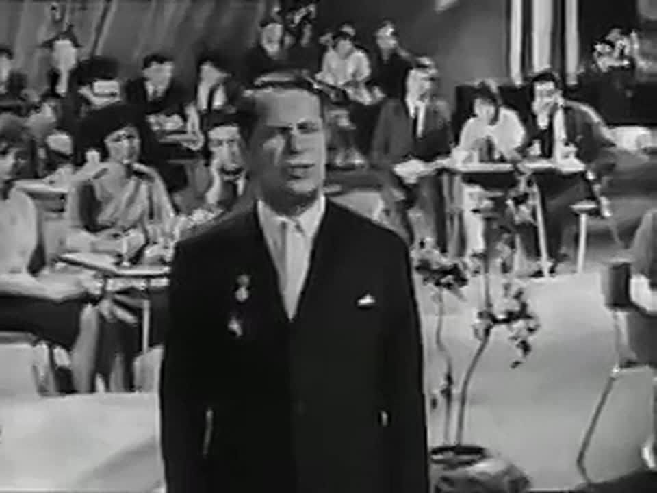 ПЕСНЯ НА ВСЕ ВРЕМЕНА.. Есть у Марка Бернеса такая песня. Ее практически не транслируют, в отличии от других его песен. Но она, как набат, как удар молнии, как призыв к борьбе. Сильная, грозная, праведная - и как раз особо...