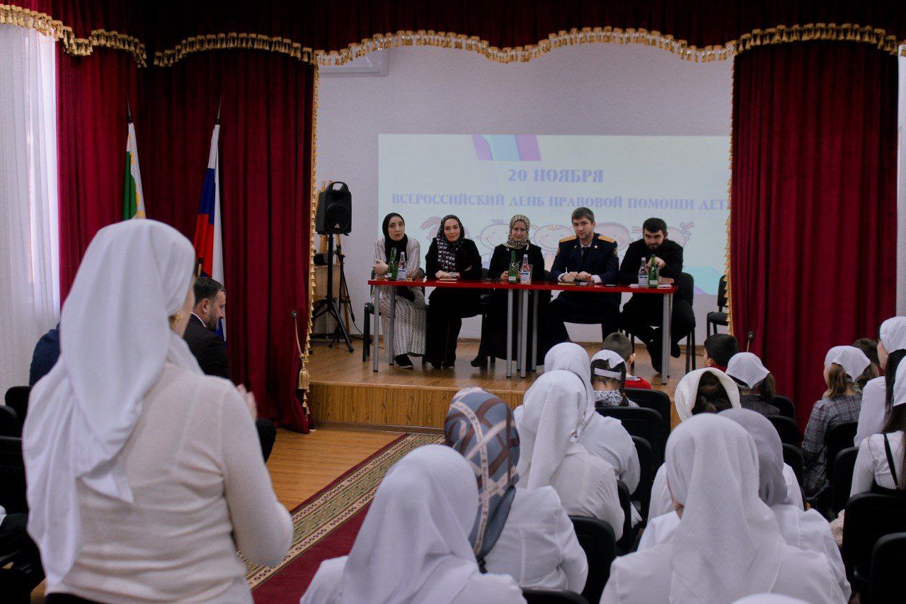 Офицер следственного управление принял участие во Всероссийской акции "День правовой помощи детям"