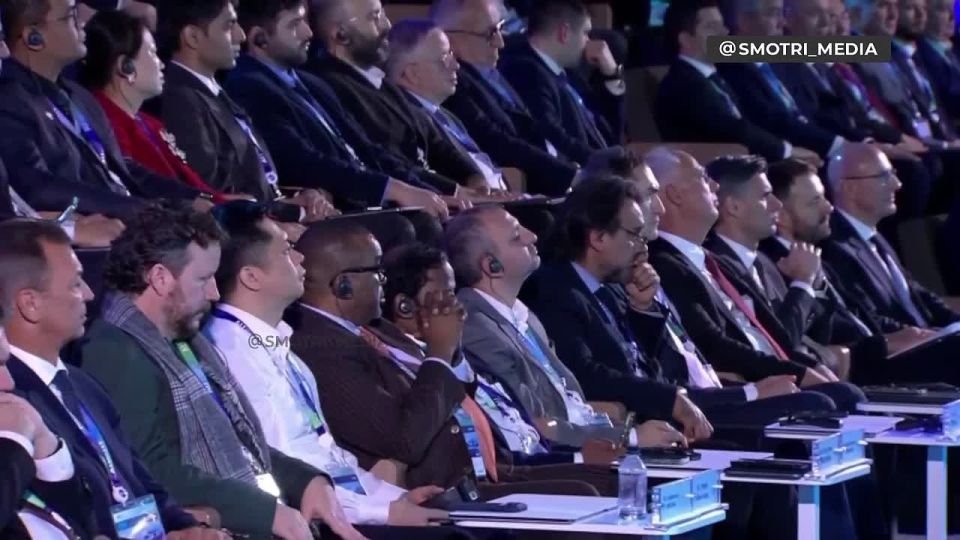 Путин поручил правительству и регионам сформировать национальный план внедрения генеративного искусственного интеллекта