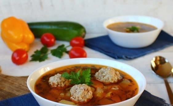 Невероятный суп с фрикадельками и кабачками