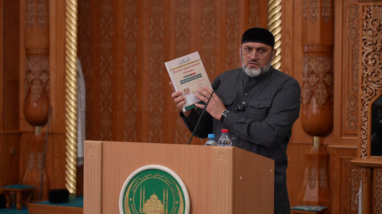 В мечети имени Пророка Исы (мир Ему) состоялась торжественная церемония вручения сертификатов, дающих право на преподавание Священного Корана В мечети имени Пророка Исы (мир Ему) состоялась торжественная церемония вручения сертификатов, дающих право на преподавание Священного Корана