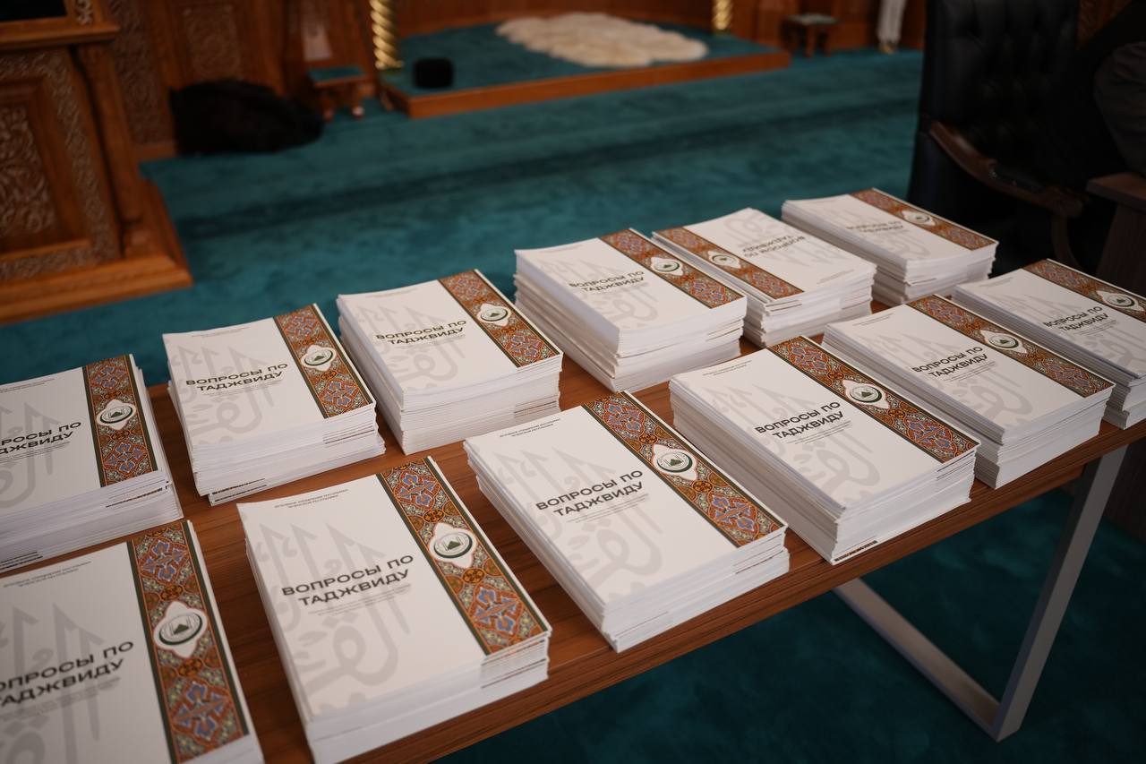 В мечети имени Пророка Исы (мир Ему) состоялась торжественная церемония вручения сертификатов, дающих право на преподавание Священного Корана