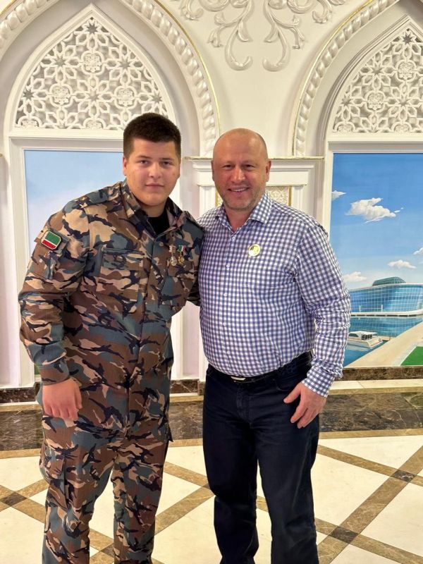 Ассаламу Алайкум!. От себя лично и от лица всех сотрудников Администрации Главы и Правительства ЧР поздравляю с днём рождения ВНУКА Первого Президента Чеченской Республики, Героя России Ахмата-Хаджи Кадырова (Дала г1азот...