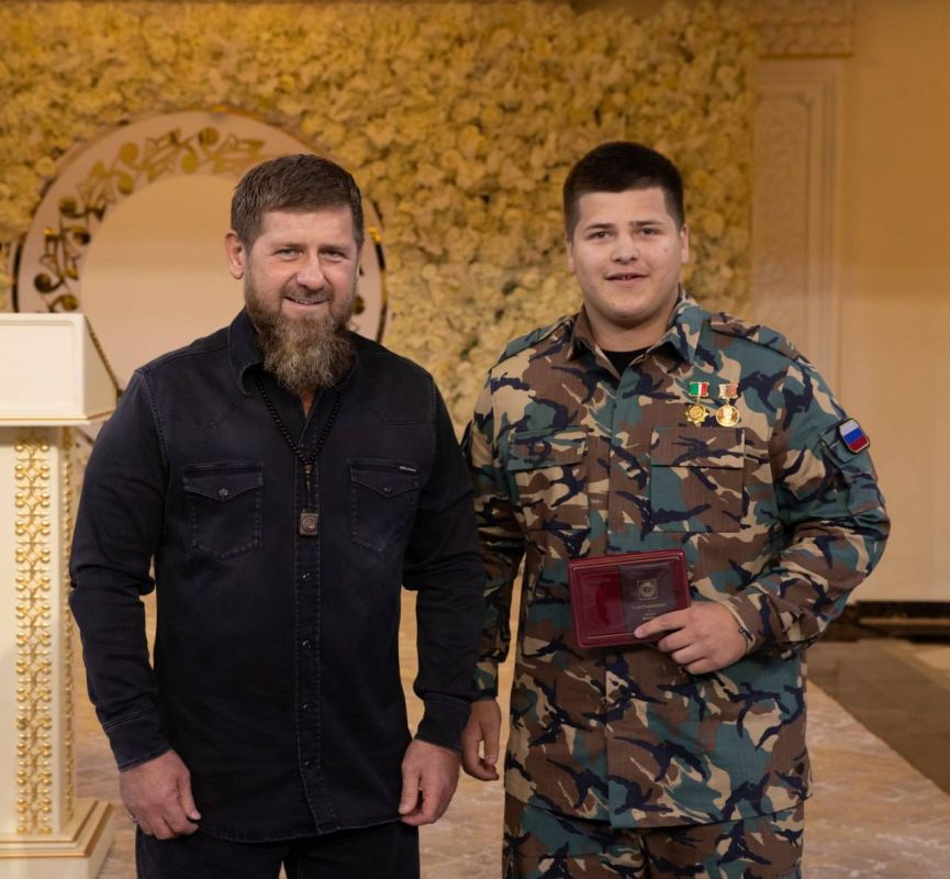 Дорогие друзья!. Сегодня день рождения отмечает помощник Главы ЧР, Героя России Рамзана Ахматовича Кадырова, Секретарь Совета Безопасности ЧР, внук Первого Президента ЧР, Героя России Ахмат-Хаджи Кадырова (Дала г|азот...