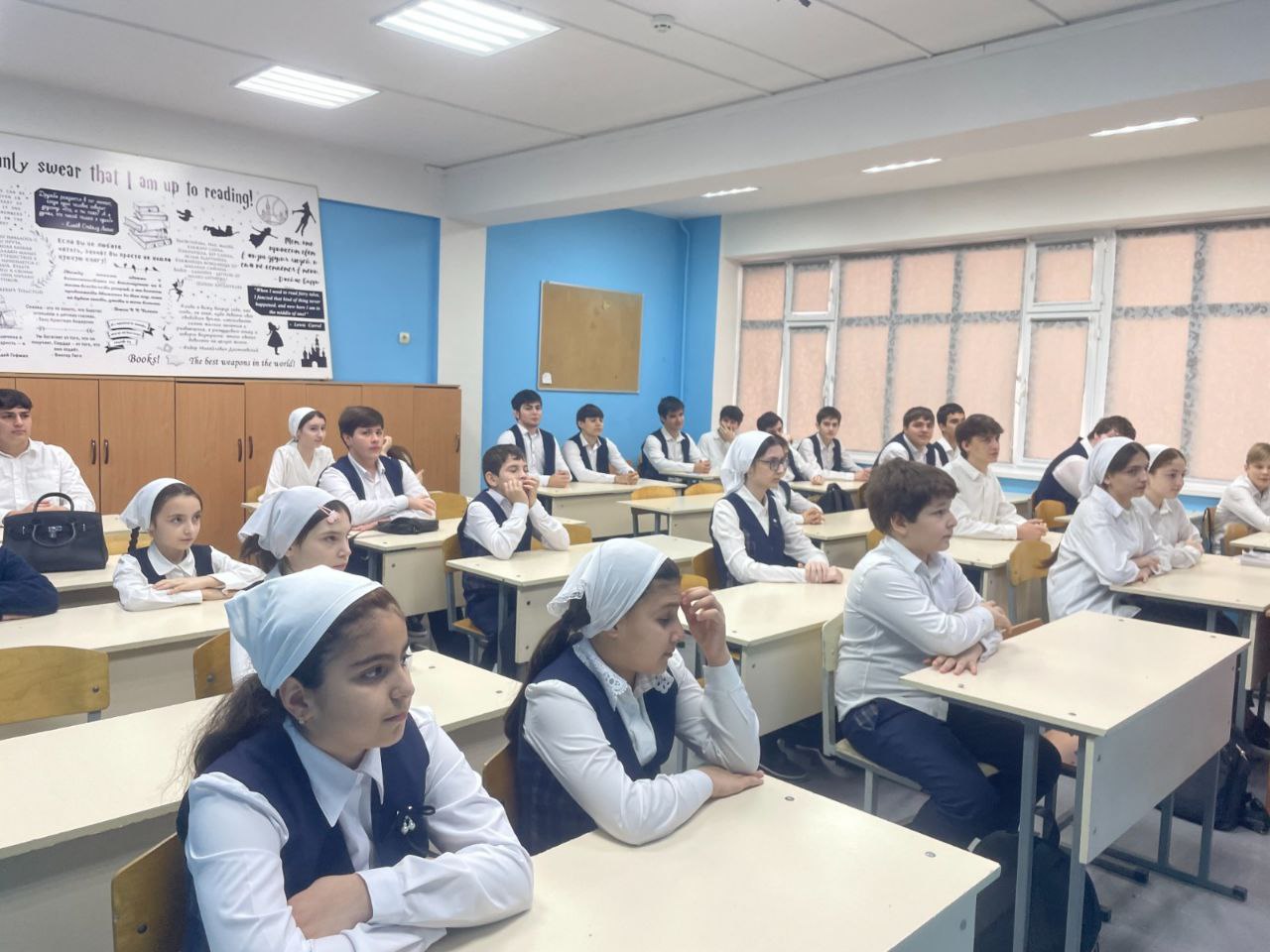 Вице-спикер Аднан Нагаев и депутат Юсуп Талхигов посетили гимназию №14 г. Грозного Вице-спикер Аднан Нагаев и депутат Юсуп Талхигов посетили гимназию №14 г. Грозного