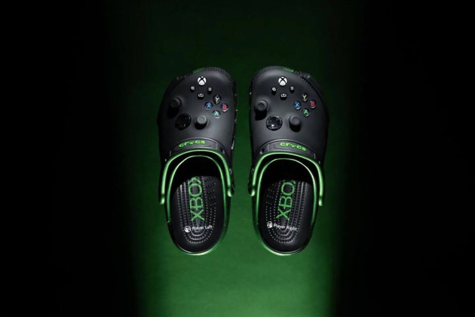 Microsoft вместе с Crocs выпустили сабо в виде Xbox