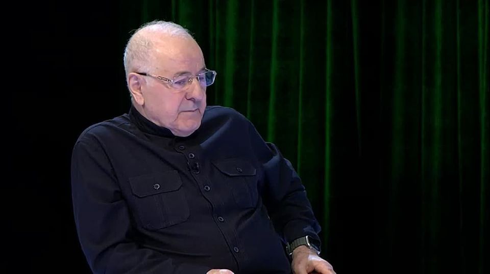 Новый выпуск ток-шоу «Чеченская история: война и мир» посвящён 35-летию Декларации о государственном суверенитете ЧР. Документ был принят Верховным Советом ЧИАССР в 1990 году, и в студии обсуждают, как проходил этот процесс