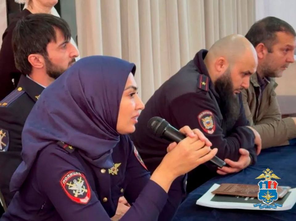 Транспортные полицейские рассказали грозненским школьникам о противодействии экстремизму и опасностях на железной дороге