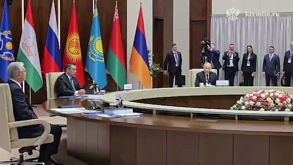 Владимир Путин прибыл в Бишкек на саммит ОДКБ