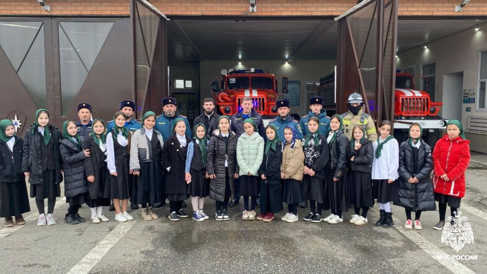 Школьники побывали на экскурсии в пожарно-спасательной части