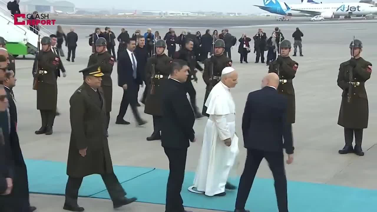 Папа Лев прибыл в Турцию. Позже он встретится с Эрдоганом