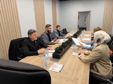 Юсуп Талхигов провёл встречу по вопросам развития рынка исламских финансов в компаниях региона