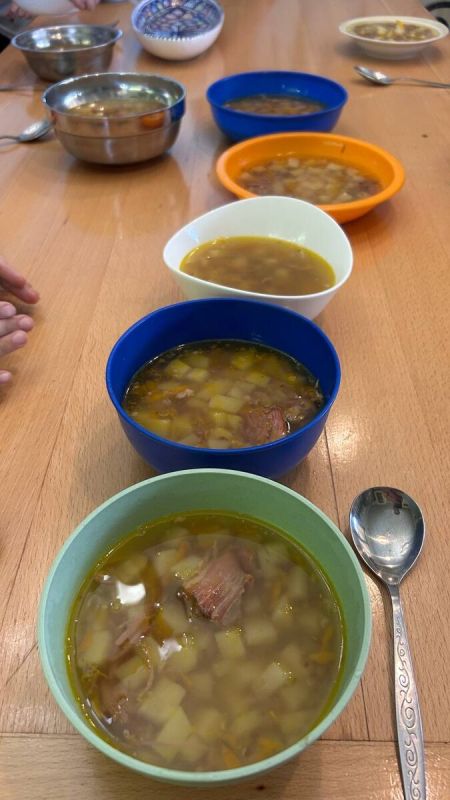 Необычное обеденное трио: картофельный суп, сырные макароны и свежий салат