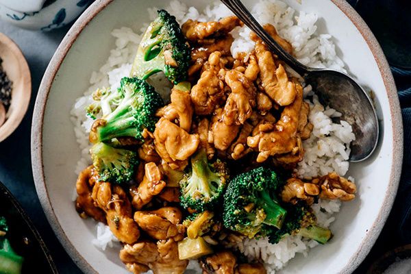 Курица с брокколи в устричном соусе: быстрое и вкусное решение для домашнего ужина