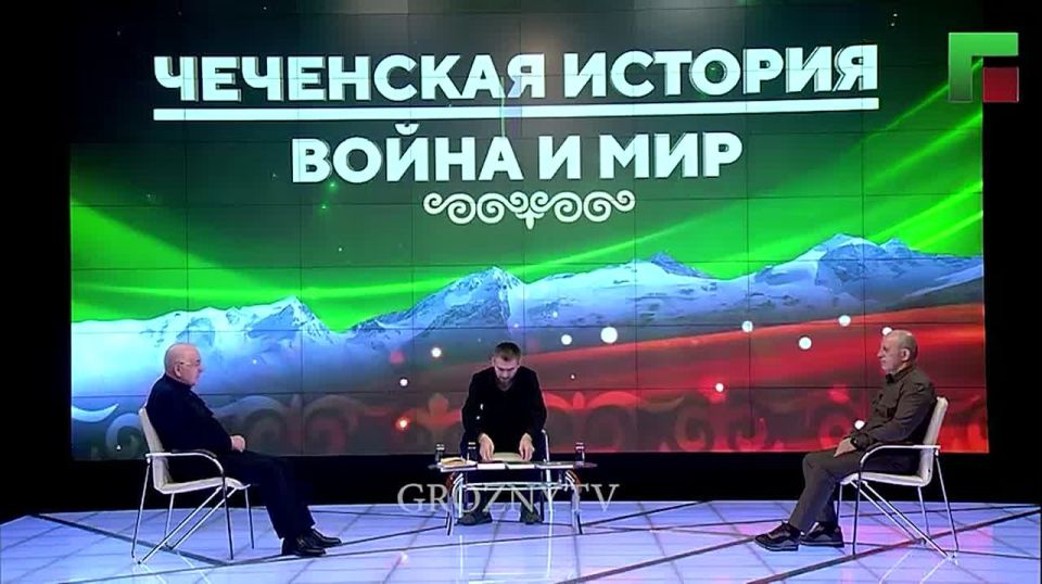 Накануне сессии Верховного совета ЧИАССР, несколько общественных организаций собрали людей, назвав это собрание общенациональным съездом чеченского народа