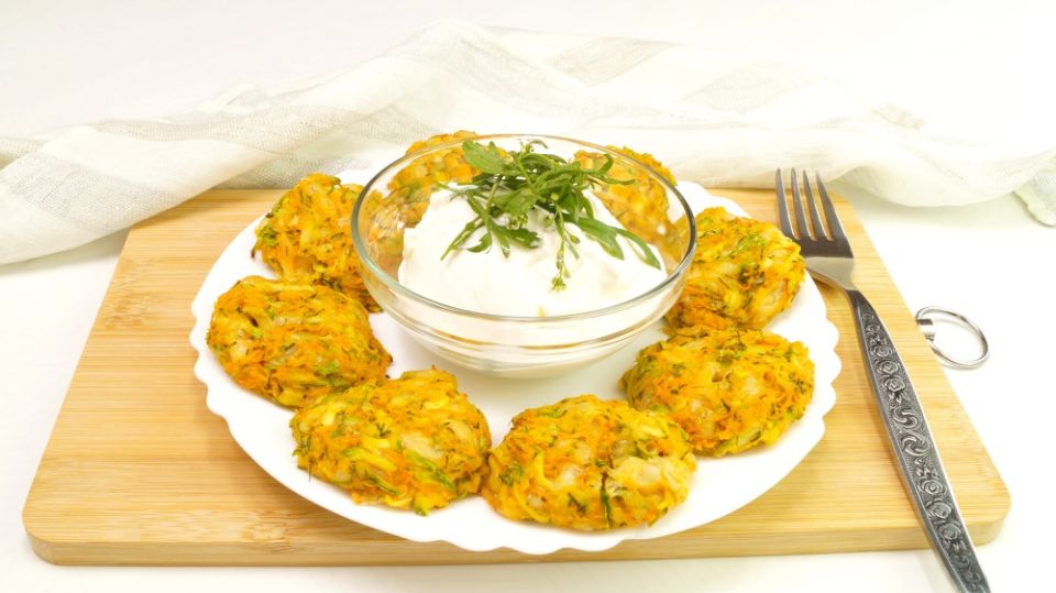 Погружение в мир вкусов: оладьи из кабачков и моркови, запечённые в духовке