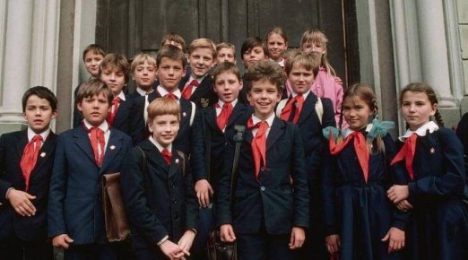 Почему встречи выпускников могут оказаться настоящим испытанием для душевного равновесия?