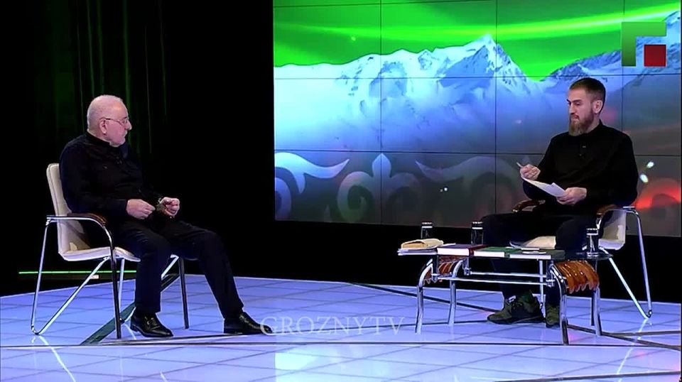 В ноябре 1990 года на внеочередной IV сессии Верховного совета ЧИАССР была принята декларация о государственном суверенитете ЧР. Решение о проведении этой сессии, как и требовалось по закону, было обнародовано и опубликовано...