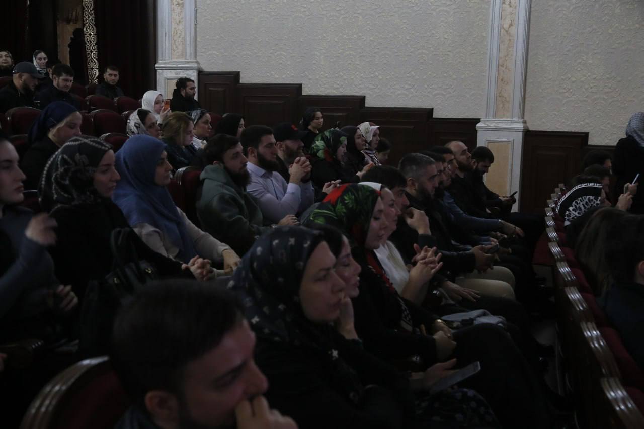 В столице Чеченской Республики состоялась официальная презентация трех современных многоквартирных жилых домов, которым присвоены имена выдающихся чеченских писателей – Абузара Айдамирова, Магомета Мамакаева и Раисы Ахматовой В столице Чеченской Республики состоялась официальная презентация трех современных многоквартирных жилых домов, которым присвоены имена выдающихся чеченских писателей – Абузара Айдамирова, Магомета Мамакаева и Раисы Ахматовой