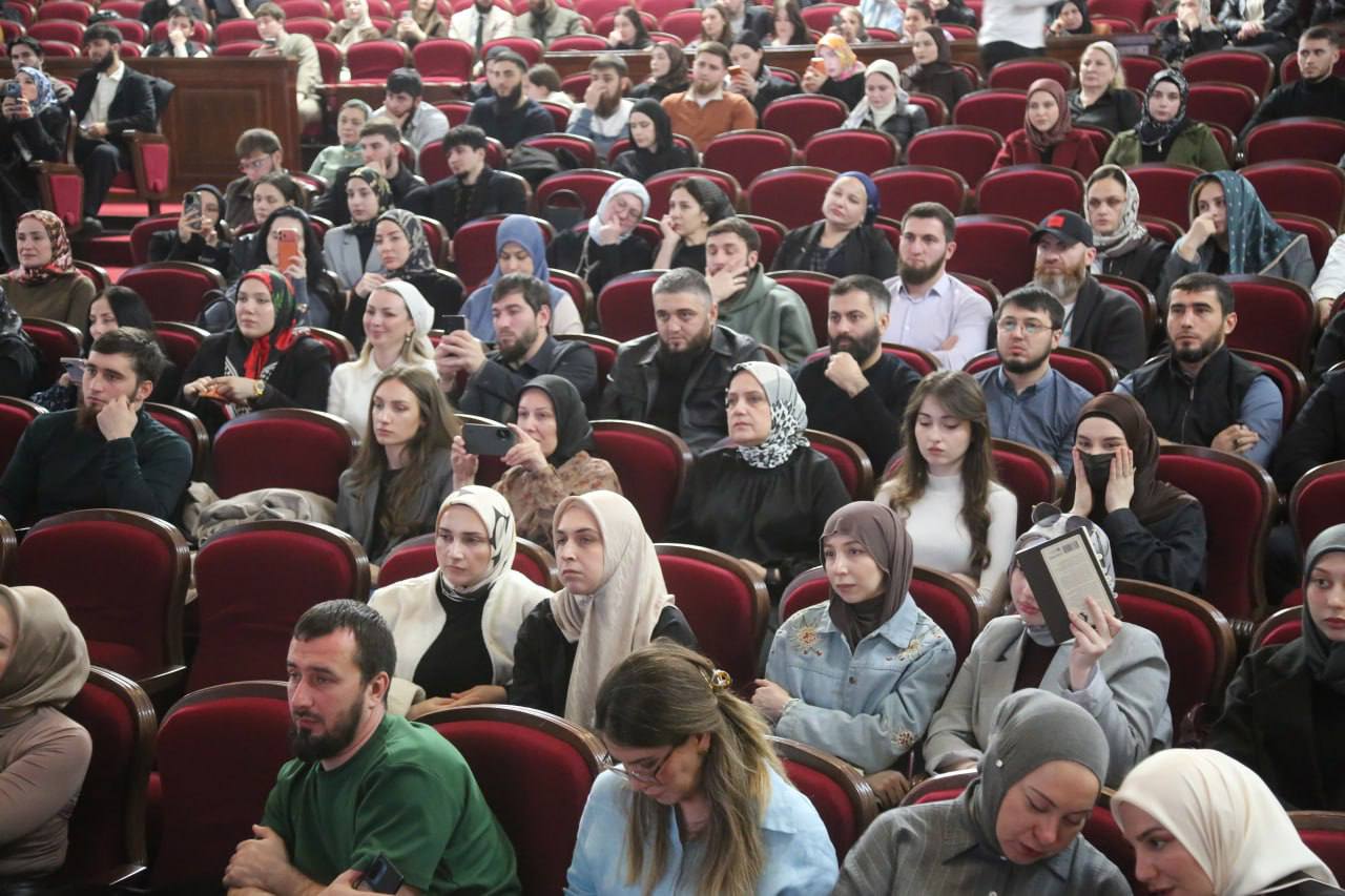 В столице Чеченской Республики состоялась официальная презентация трех современных многоквартирных жилых домов, которым присвоены имена выдающихся чеченских писателей – Абузара Айдамирова, Магомета Мамакаева и Раисы Ахматовой В столице Чеченской Республики состоялась официальная презентация трех современных многоквартирных жилых домов, которым присвоены имена выдающихся чеченских писателей – Абузара Айдамирова, Магомета Мамакаева и Раисы Ахматовой