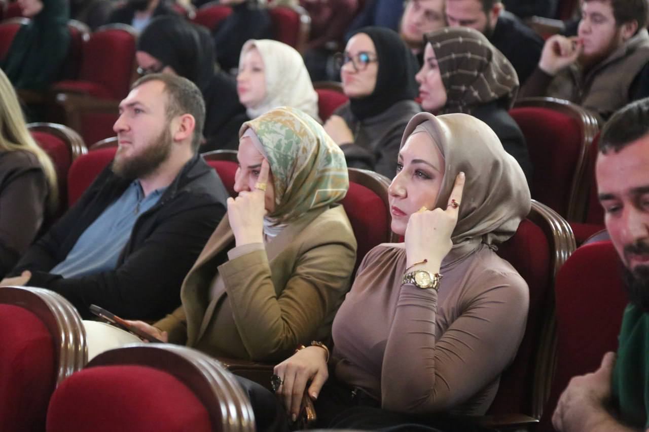 В столице Чеченской Республики состоялась официальная презентация трех современных многоквартирных жилых домов, которым присвоены имена выдающихся чеченских писателей – Абузара Айдамирова, Магомета Мамакаева и Раисы Ахматовой В столице Чеченской Республики состоялась официальная презентация трех современных многоквартирных жилых домов, которым присвоены имена выдающихся чеченских писателей – Абузара Айдамирова, Магомета Мамакаева и Раисы Ахматовой