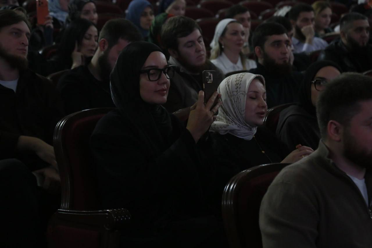 В столице Чеченской Республики состоялась официальная презентация трех современных многоквартирных жилых домов, которым присвоены имена выдающихся чеченских писателей – Абузара Айдамирова, Магомета Мамакаева и Раисы Ахматовой В столице Чеченской Республики состоялась официальная презентация трех современных многоквартирных жилых домов, которым присвоены имена выдающихся чеченских писателей – Абузара Айдамирова, Магомета Мамакаева и Раисы Ахматовой