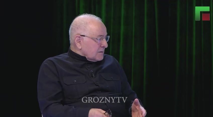 В ноябре 1990 года на внеочередной IV сессии Верховного совета ЧИАССР была принята декларация о государственном суверенитете ЧР. Решение о проведении этой сессии было обнародовано за 2 месяца до самого события