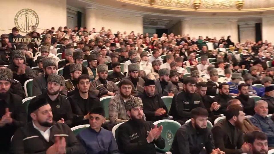 В грозненском Дворце торжеств имени Дагуна Омаева состоялось одно из самых ожидаемых и популярных в регионе культурных событий уходящего года – 17-й финал Республиканского телевизионного фестиваля-конкурса «Синмехаллаш»...