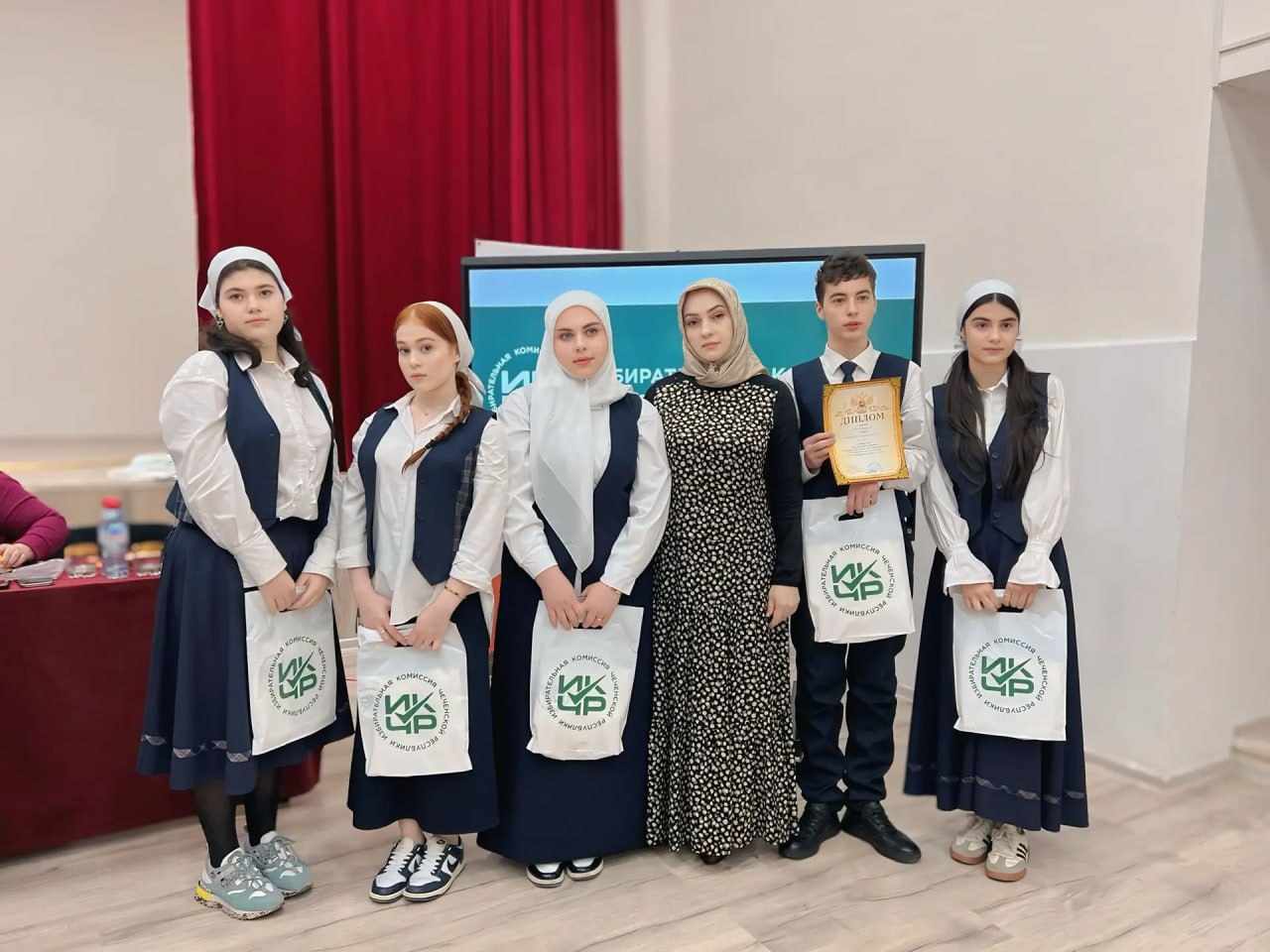 Определены победители отборочного этапа олимпиады по избирательному праву в Шейх-Мансуровском районе Определены победители отборочного этапа олимпиады по избирательному праву в Шейх-Мансуровском районе